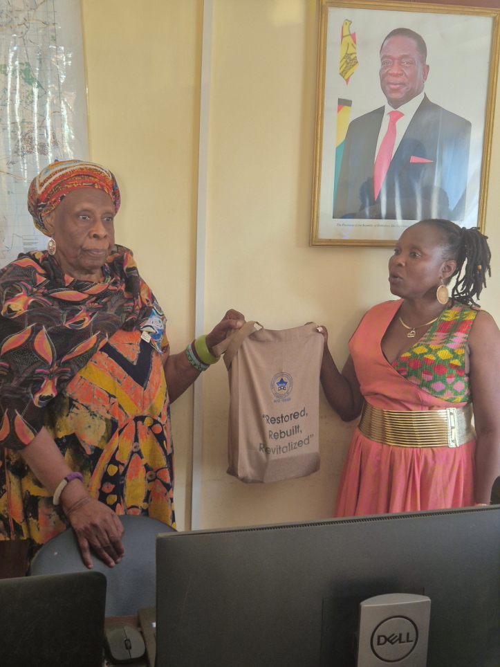 Senator Holland and Mrs Mauka display the AWC renewal tote bag